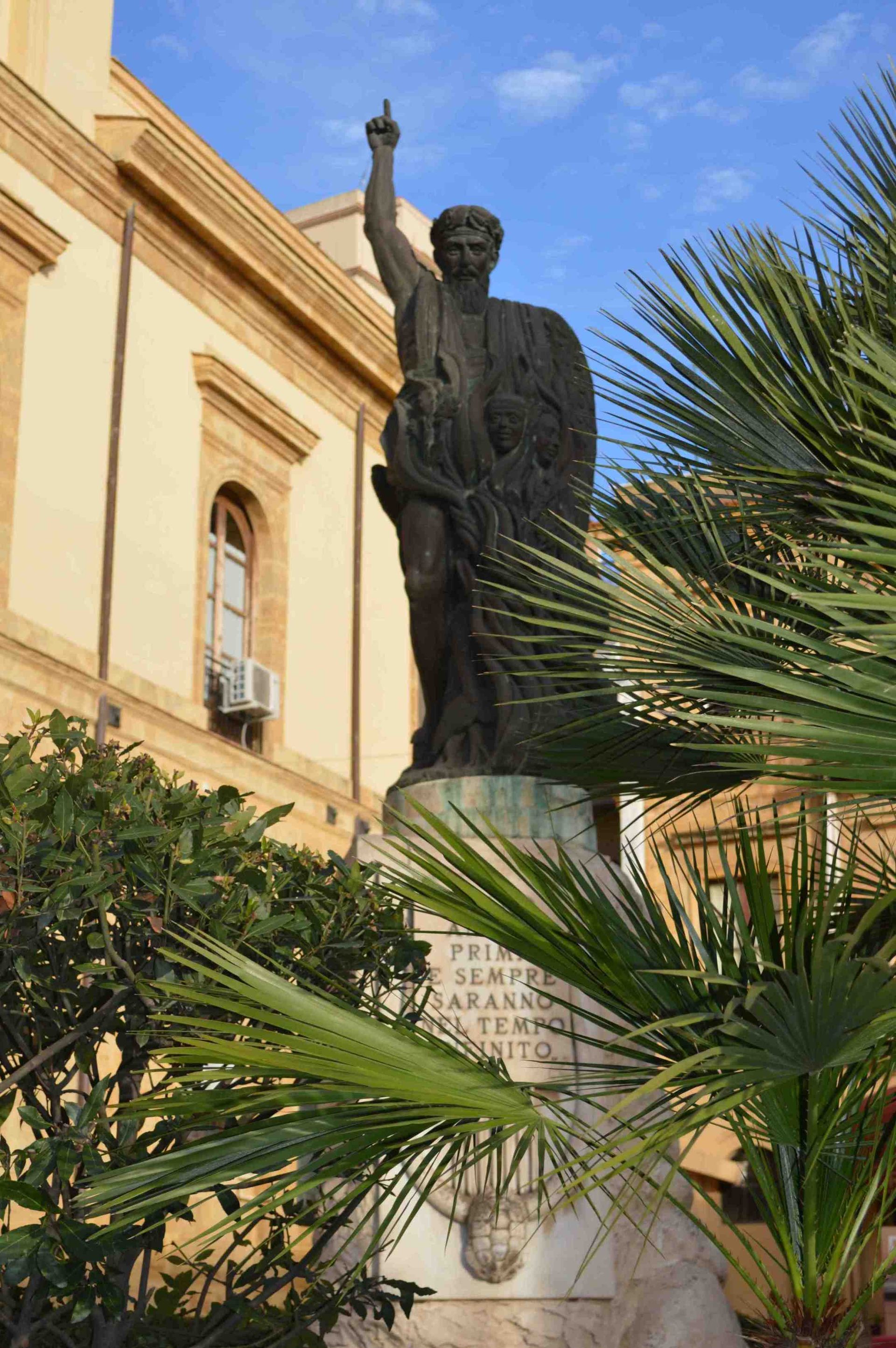 Statua Empedocle, Agrigeno 01.jpeg